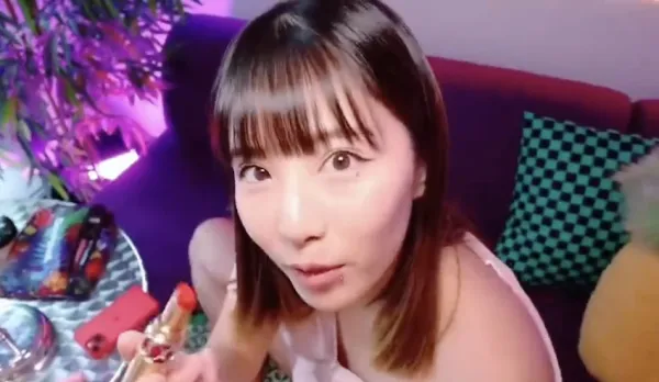 男友突襲正在化妝的我精液射的我全身都是