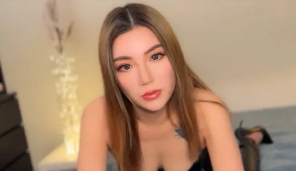 穿著性感皮褲被操 NicoLove