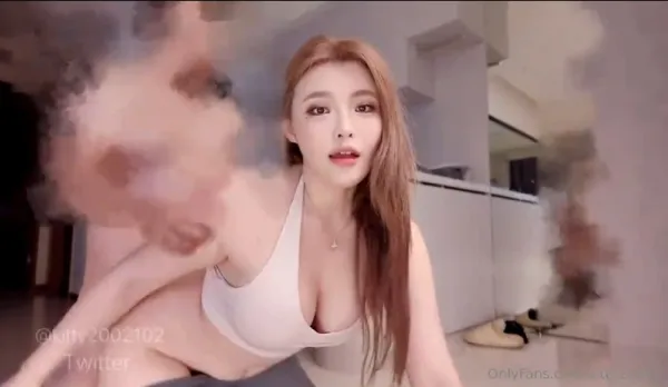 在家運動中結果被當健身器材 kitty