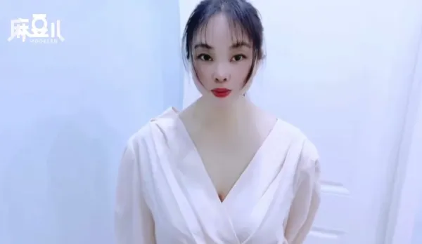 迷藥的力量豪乳露出衣衫不整