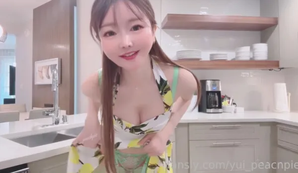 淫蕩家庭主婦勾引修水管工人被操到潮吹