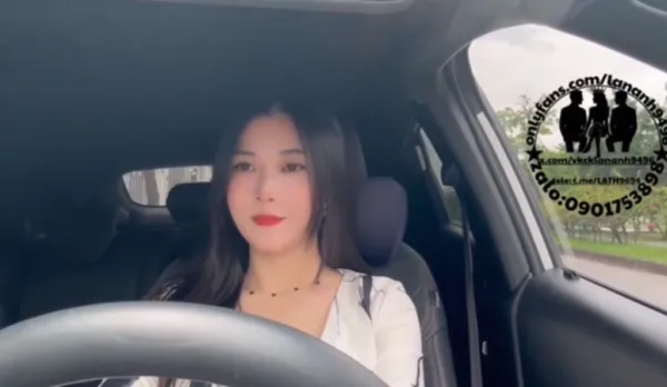 騷貨少婦駕著小氣車隨機搭訕路人工地做愛