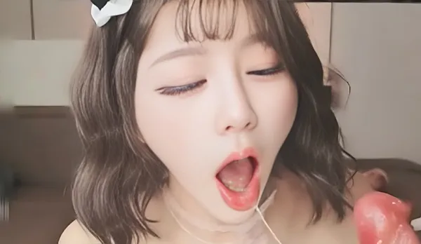 極品巨乳美女主播 用著假陽具抽插騷逼自慰狂噴淫水 銷魂激烈深喉吞吐假雞巴到翻白眼 ! 