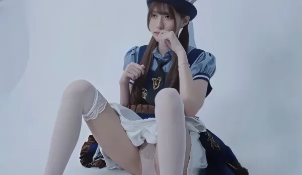 約拍遭陰陽合同要挾校花級別顏值