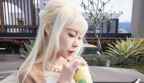 美人OL香月遙衣午休期間飲料被下藥昏睡
