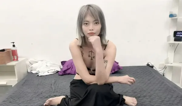 可愛的小只馬狐寶6P居然被男優瘋狂的輪一刻都不給她休息的時間