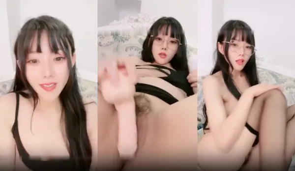 眼鏡癡女黑絲誘惑：肥臀大奶近拍互動，淫聲蕩語撩騷高潮，道具爆操騷逼極致體驗