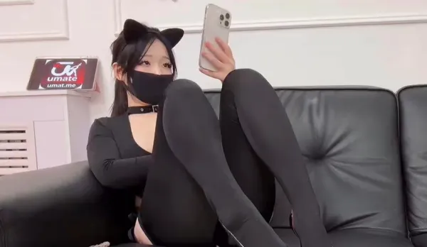 被金主挑逗爆操抱起來猛插 小羊妹妹