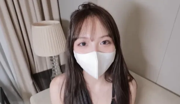 被合租室友引誘拍性愛視頻做黃網 小巧芋艿