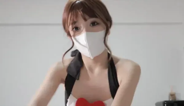 內射極品黑絲發燒女友 小巧芋艿