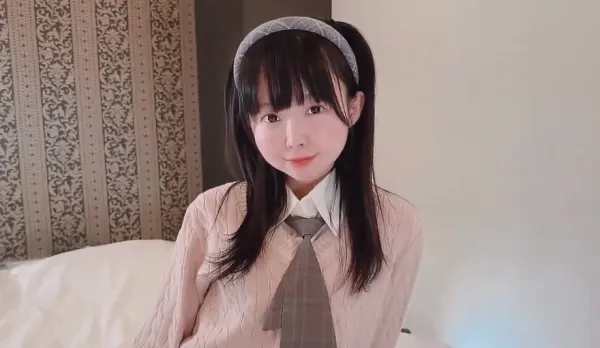 S級白皙纖瘦美女在走廊上立刻為小弟弟口交 羽琳