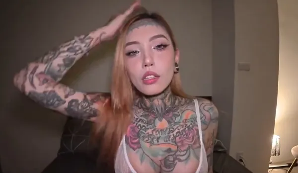 如青蛇吐信般的分舌靚女