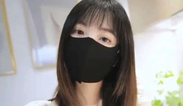 女孩叫按摩師到家並被性交 懶懶豬