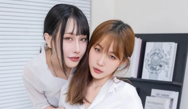 禁斷的文學教師沐蕾將純情女大學生QQ在丈夫面前墮落成性玩具
