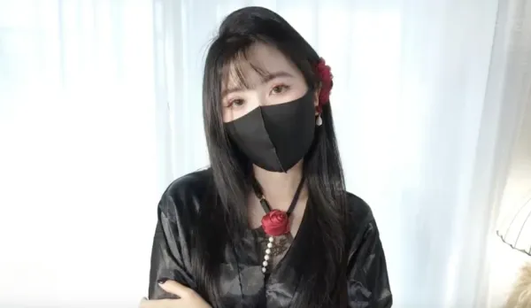 淫蕩女房東上門收租交不起房租就乖乖用雞巴償還吧 懶懶豬