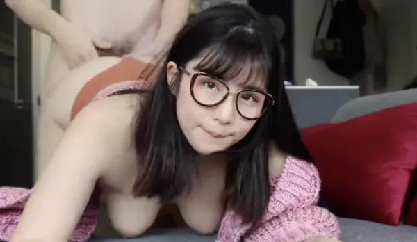 大屁股嘟起來享受被男友猛插的快樂