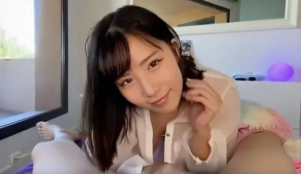 清晨男友還沒醒就迫不及待的需要大肉棒激情性愛