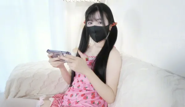 趁妹妹睡覺偷偷插入她 懶懶豬