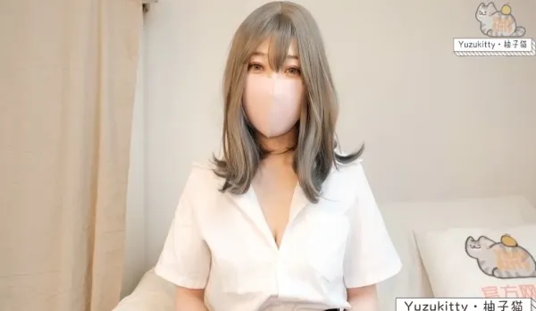 美女姐姐現場教你足交 柚子貓