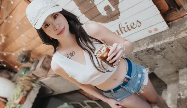 人氣咖啡館的美人老闆娘33歲D罩杯真乳被抽插直到射精