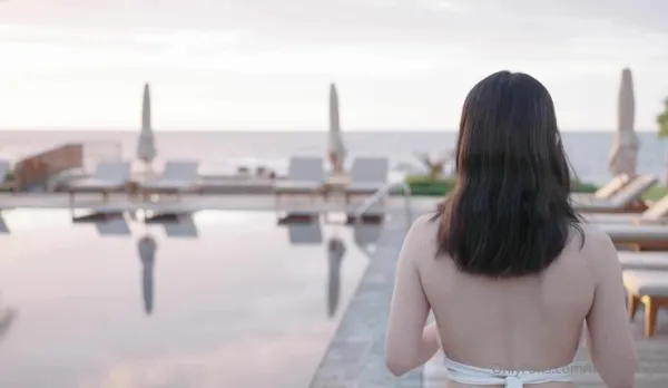 HongKongDoll - 夏日回憶 壹 性感泳裝無套爆操偶姐姐白虎嫩穴