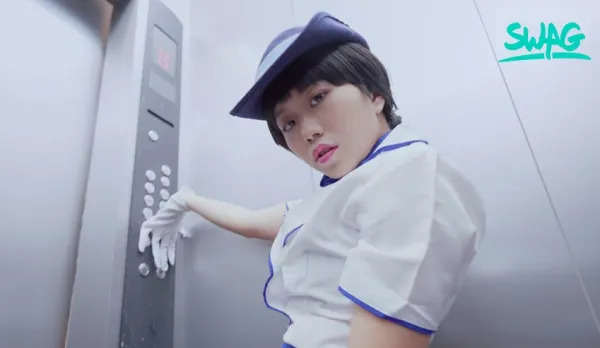 JSBY-0084「客人，請上我」悶騷日系百貨電梯小姐--電梯小姐被粉絲指認，趁快下班激戰一場 Joanne