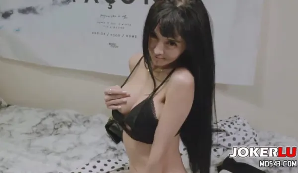 LJ-0006 鄰居爸爸在我睡覺時激情抽插叫醒裸體熟睡中的娃娃