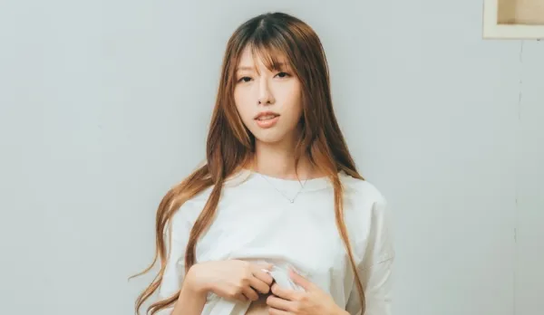 渡邊傳媒之背德禁忌惹火親妹的極限誘惑最瘋狂的兄妹不倫床上沙發我都要 SAKI