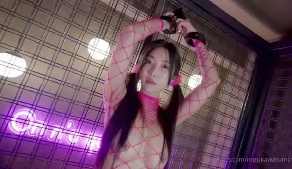 粉色情調美女猛男禁錮女奴白虎情趣內衣射精騷逼挑逗美臀母狗舔逼性交