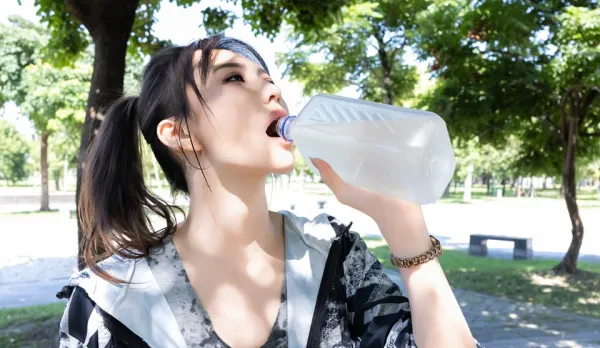 慢跑事故中遇到的長腿癡女Mio的色情救援