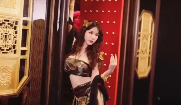 異域女子與帝王的水池性愛 辛尤里